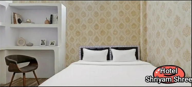 Premium Couple Friendly Hotel Lucknow Room Portfolio